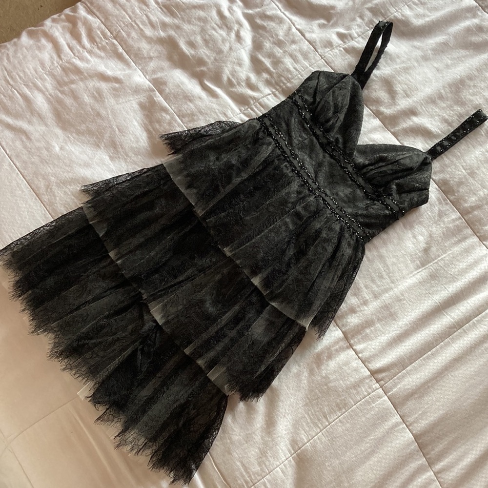Monique Lhuillier Size 0 Tulle and Lace black dress